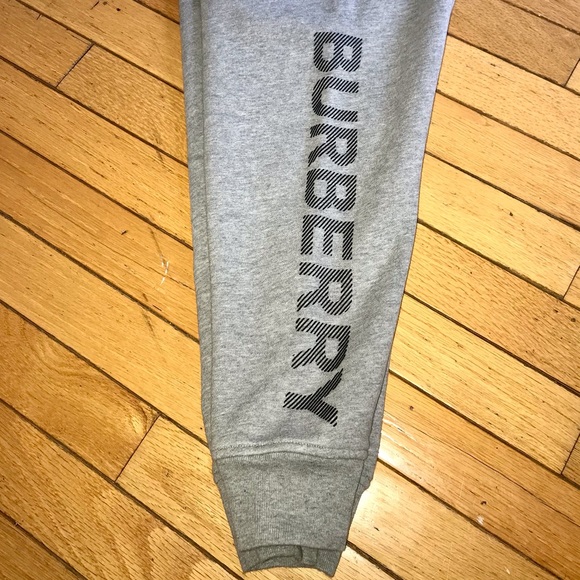 🚫SOLD🚫BURBERRY LOGO SWEATPANTS SZ 8 - Picture 7 of 9